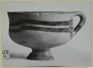 White Painted I bowl from Marion, with two dark bands and a loop handle, shown in side view