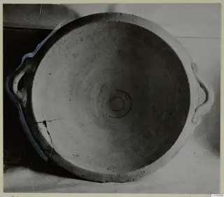 Pottery Plain White VII bowl with two handles, seen from above, with concentric incised circles at the centre
