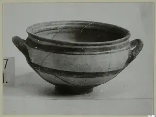 Pottery Bichrome III bowl with two handles and dark horizontal bands, from Amathus
