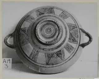 Pottery Bichrome II bowl from Amathus, seen from above, with two loop handles and dark-painted radiating motifs