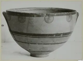 Black-on-Red pottery bowl with concentric circle motifs and horizontal painted bands