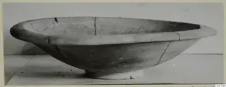 Pottery bowl, Plain White IV-V, from Marion, shown in side view