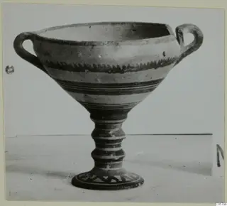 Pottery White Painted I bowl from Marion: a footed two-handled bowl with dark painted bands and zigzag decoration