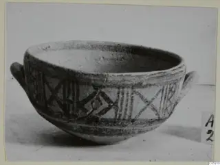 Pottery Bichrome II bowl with two small handles and dark painted bands and crossed-line panels