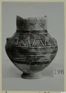 Pottery Bichrome IV amphora-crater from Idalion, with concentric circles and painted bands on a footed body