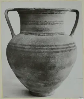 White Painted II two-handled jar from Amathus, tombs 1–9, shown on a pale surface