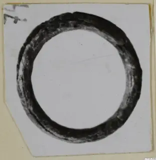 Bronze finger ring from Idalion, seen face on against a pale backdrop.