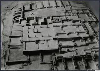 Model of a palace complex at Vouni, showing walls, rows of column bases and a flight of steps