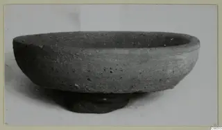 Plain White VI bowl from Vouni, shown in side view