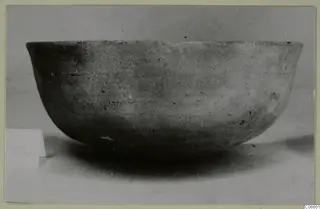 Pottery Plain White VI bowl, shown from the side, from Vouni