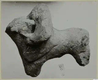 Terracotta animal figurine from Soli, lying horizontally with a number label below it.