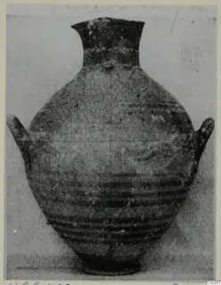 White Painted I amphora with two small handles and horizontal grooves on the lower body