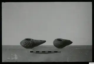 Two clay oil lamps from Politiko and Limassol Oasis standing beside a scale bar