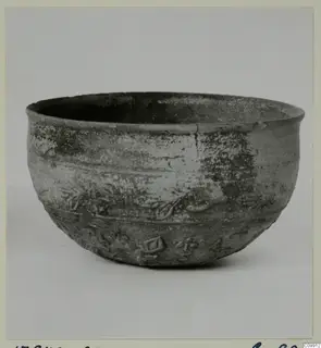 Cypro-Hell. II bowl, grey-brown with raised ornament in bands around the body