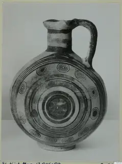 Bichrome IV jug with a looped handle and concentric circle painted decoration