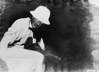 Crown Prince Gustav Adolf digging at Stylli, leaning into a dark cutting in a bank