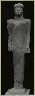 Limestone standing figure, Cypro-Greek I, with arms held at its sides
