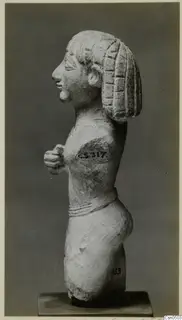 Limestone Cypro-Egyptian standing female figure in side profile, hands at chest, on a square base