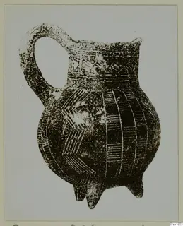 Red Polished III jug from Cesiz with a loop handle and incised decoration