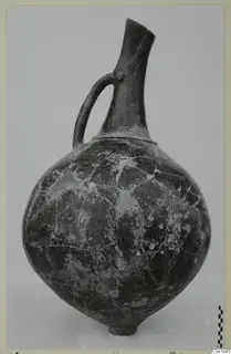 Pottery Red Polished I Stewart from Vounous: a rounded vessel with a tall neck and one handle