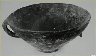 Red Polished I bowl from Vounous with a loop handle, seen from the side