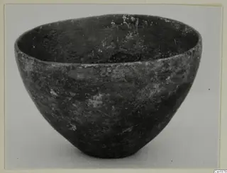 Red Polished I bowl from Vounous, deep and rounded, seen from the side