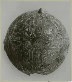 Red Polished II bowl seen from above, with incised concentric circles and hatched bands on its dark surface
