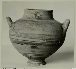 White Painted I amphora: a two-handled jar with wavy and horizontal painted bands