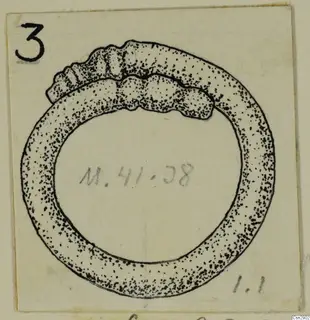 Drawing of a bronze ring with a ridged, raised segment on its upper side, shown in stippled ink