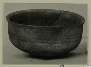 Pottery Plain White VII bowl from Vouni, seen from the side with its rim slightly flared