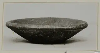 Shallow bowl from Idalion, Plain White IV-V, seen from the side