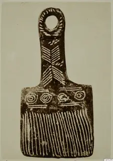 Flat terracotta idol from Vonous with a loop at the top, chevron and spiral patterns, and comb-like lines along the base