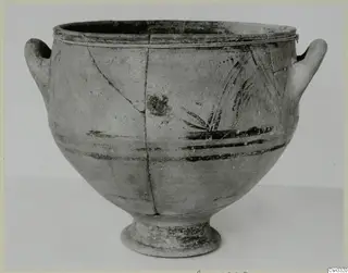 Amphora-crater of Levanto-Helladic ware from Enkomi, with two loop handles and dark painted bands