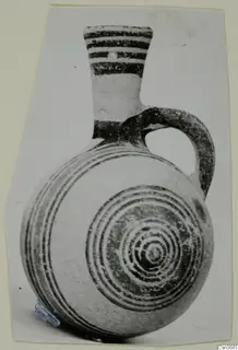 Pottery Bichrome II jug with banded neck, loop handle and concentric circles on the body