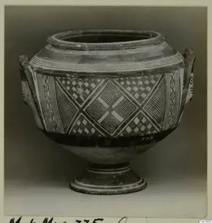 Pottery Bichrome IV vessel from the Metropolitan Museum, with two handles and painted geometric panels