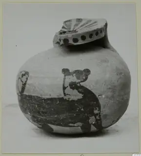 Pot with a pattern: round-bodied vessel with a dark painted band and a fan-shaped top with radiating stripes