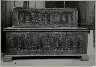 Carved wooden clothes chest, so-called sendudzin, with a second carved panel standing on top