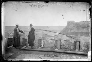 Nicosia: two men on the walls