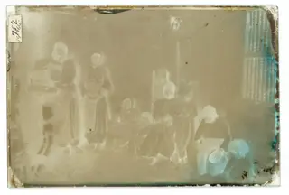 Women and children in a room, The glass negative