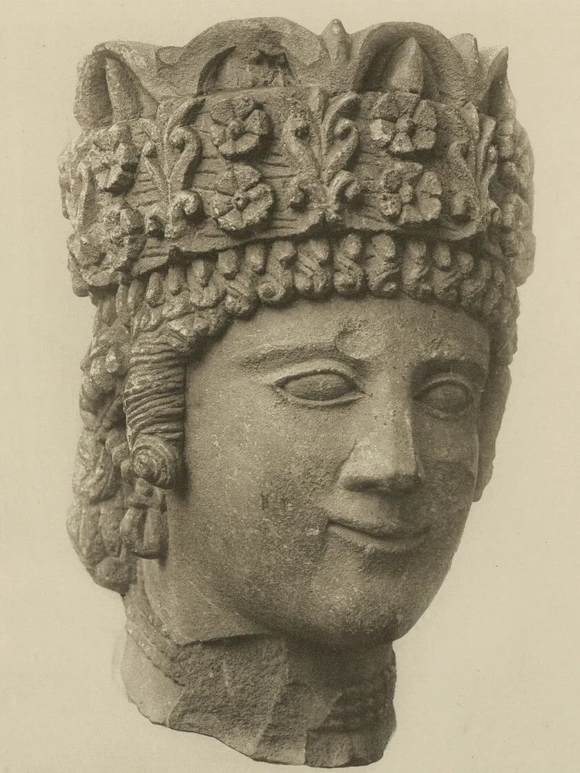 A Cypriot limestone head of a votary wearing a tall floral diadem, Cypro-Archaic, from the de Clercq collection in de Ridder's 1908 catalogue (Plate XVI). Bibliothèque nationale de France.