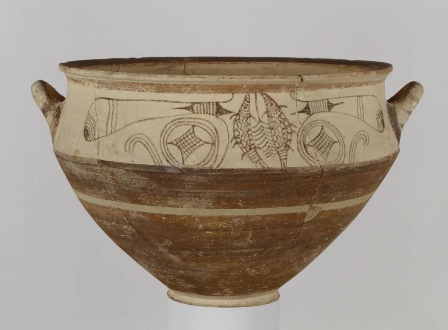 Cypriot pictorial krater, Late Cypriot III, about 1150–1100 BCE, painted with fish and concentric circles. The Metropolitan Museum of Art, Cesnola Collection.