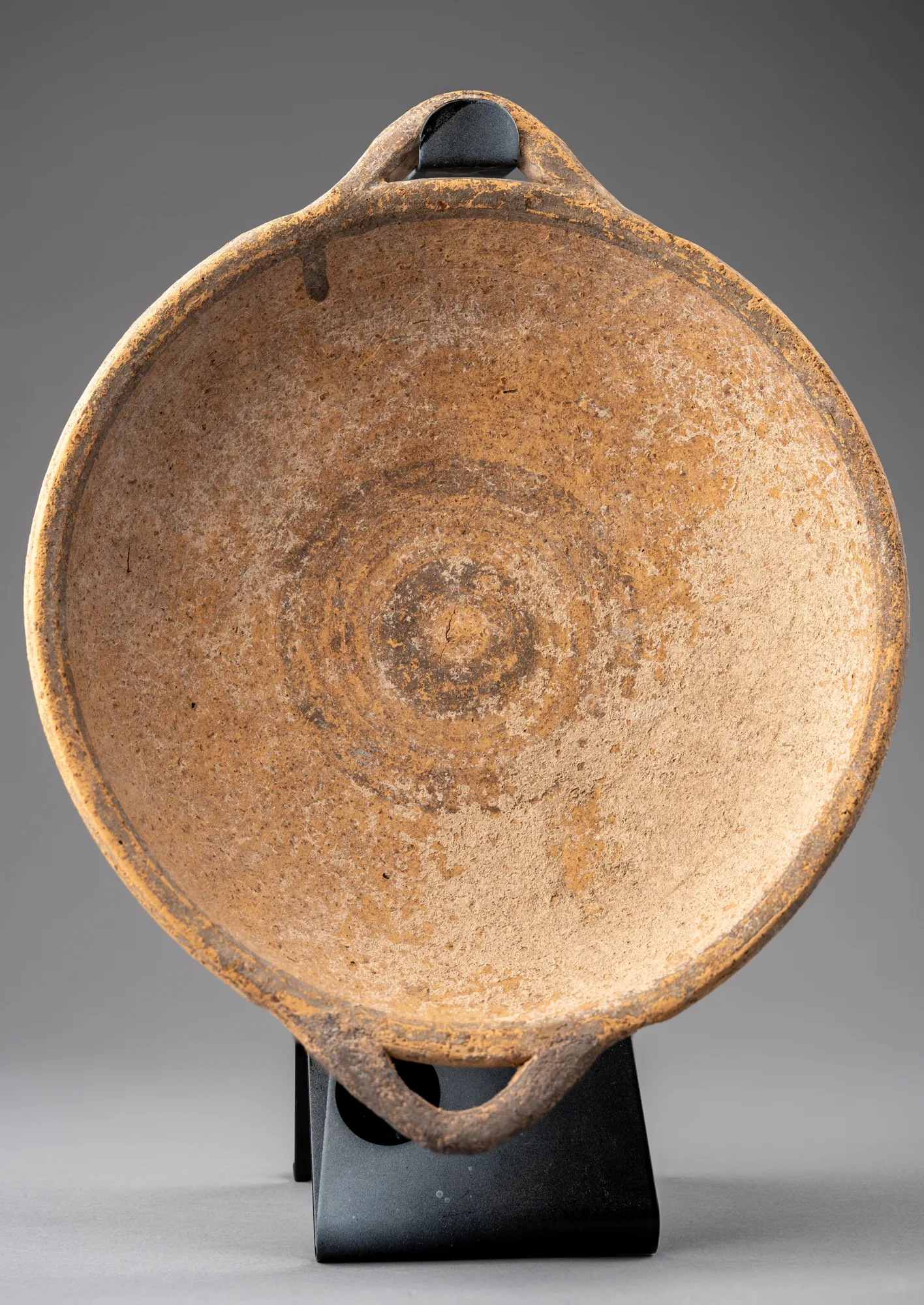 White Painted Plate with a Sawtooth Star on the Underside, Geometric II Cypriot dish