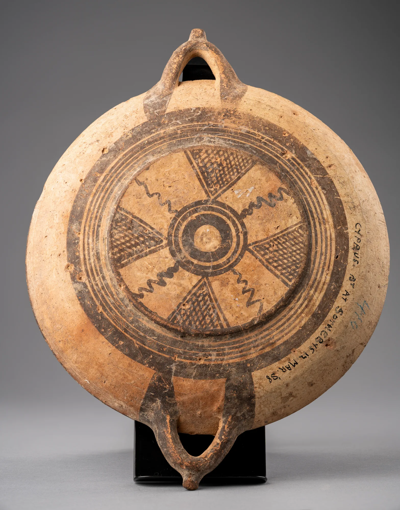 White Painted Plate with Latticed Triangles and Wavy Lines on the Underside, Geometric I Cypriot dish