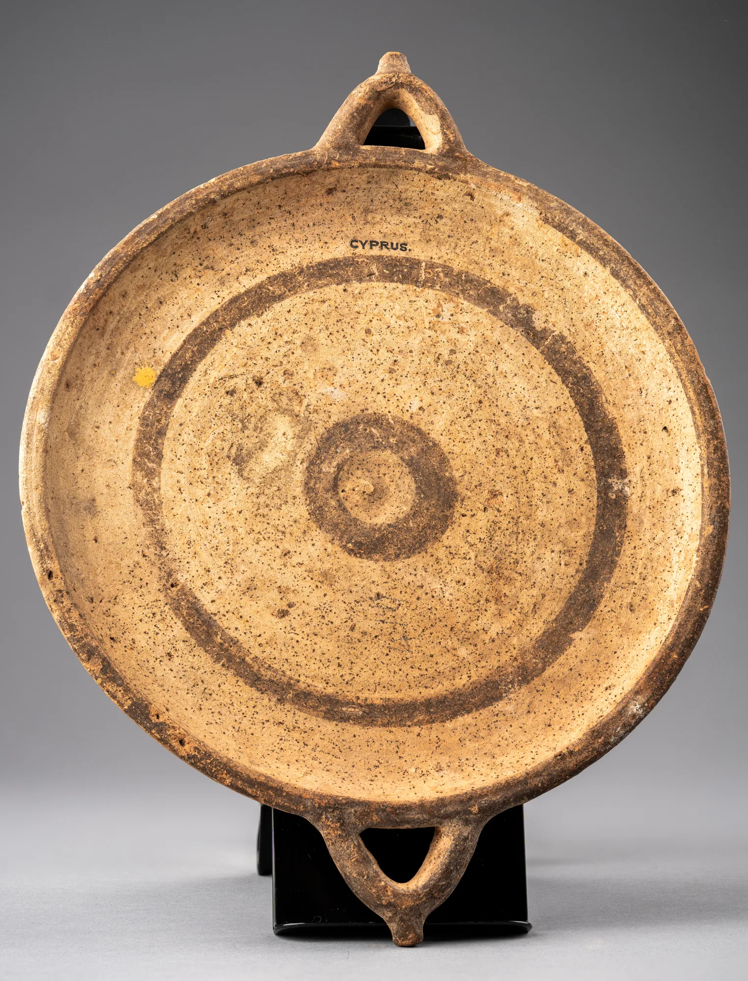 White Painted Plate with Latticed Triangles and Wavy Lines on the Underside, Geometric I Cypriot dish