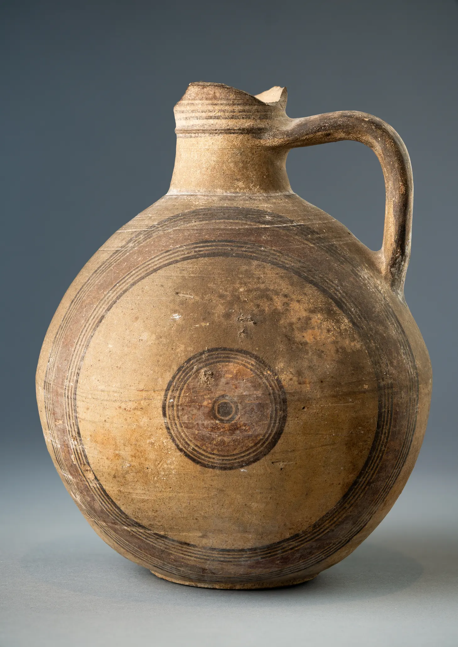 Bichrome Oinochoe, Geometric Cypriot jug