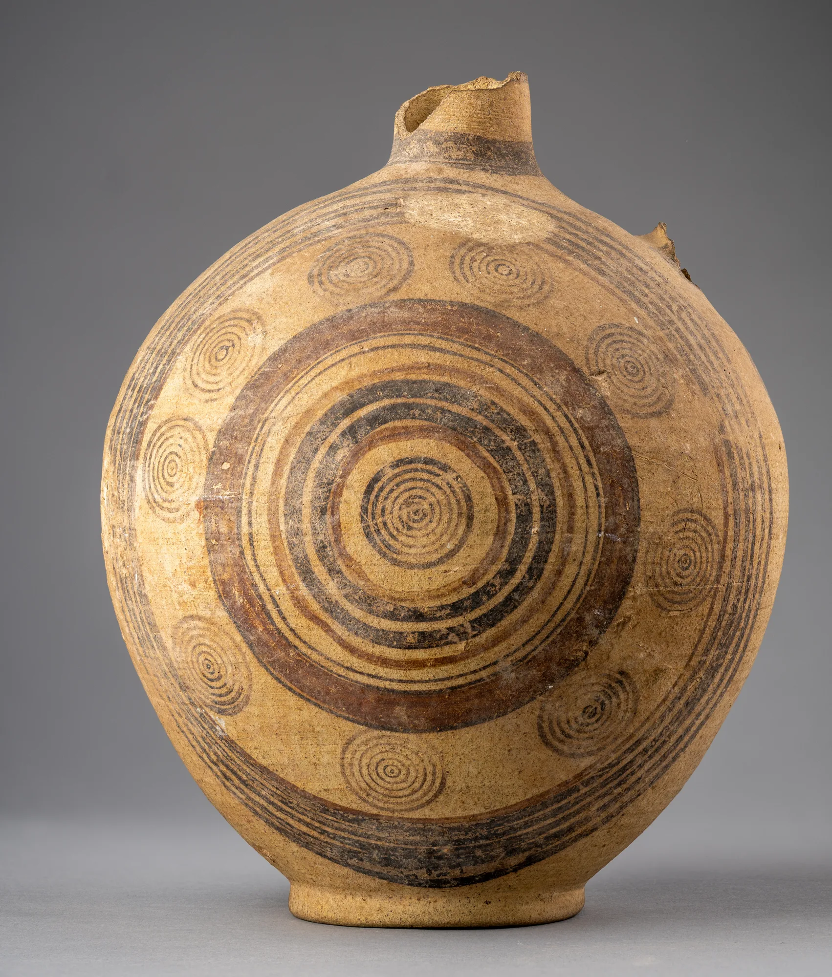 Bichrome IV Jug with Vertical Circle Systems, Archaic I Cypriot