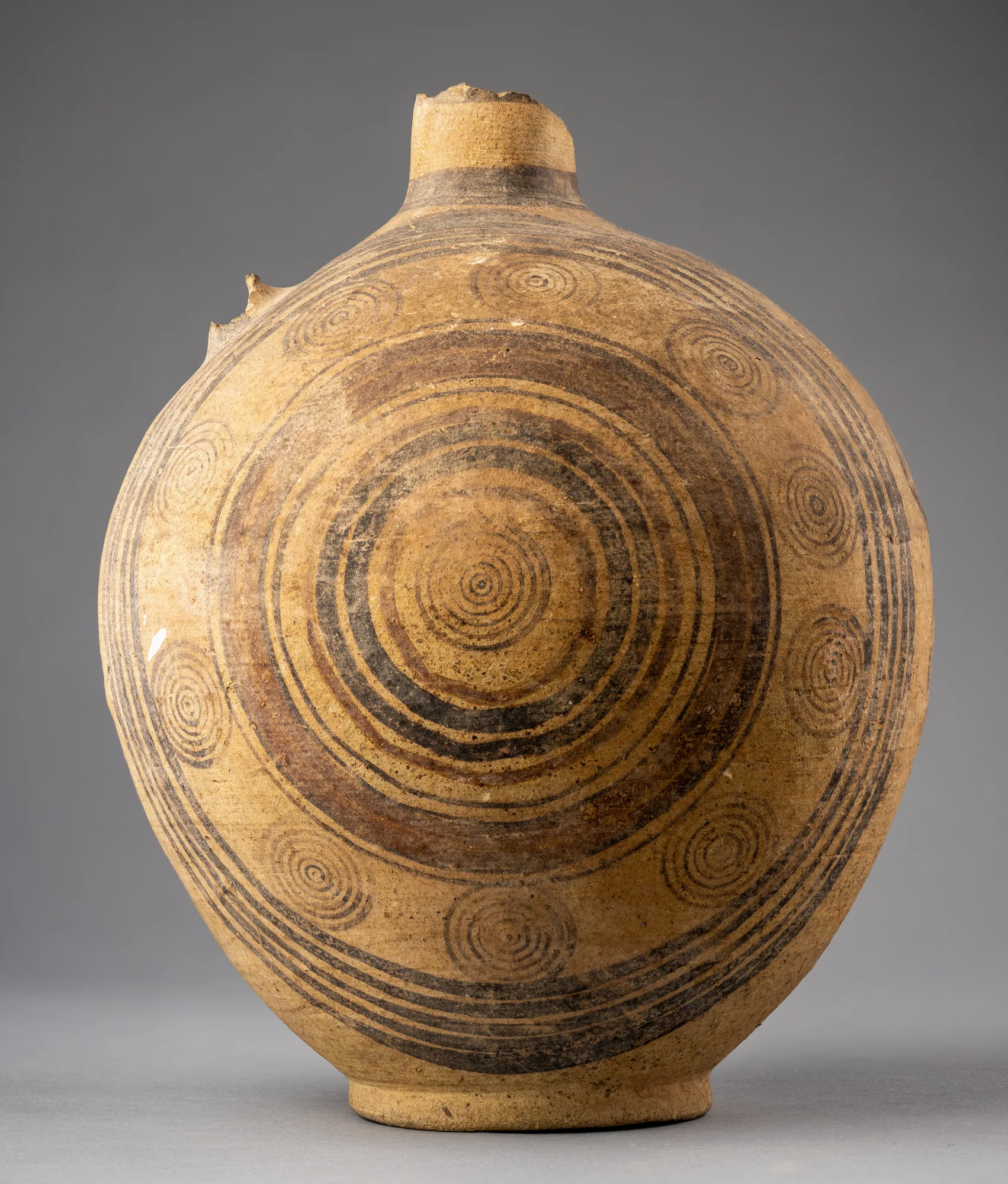 Bichrome IV Jug with Vertical Circle Systems, Archaic I Cypriot