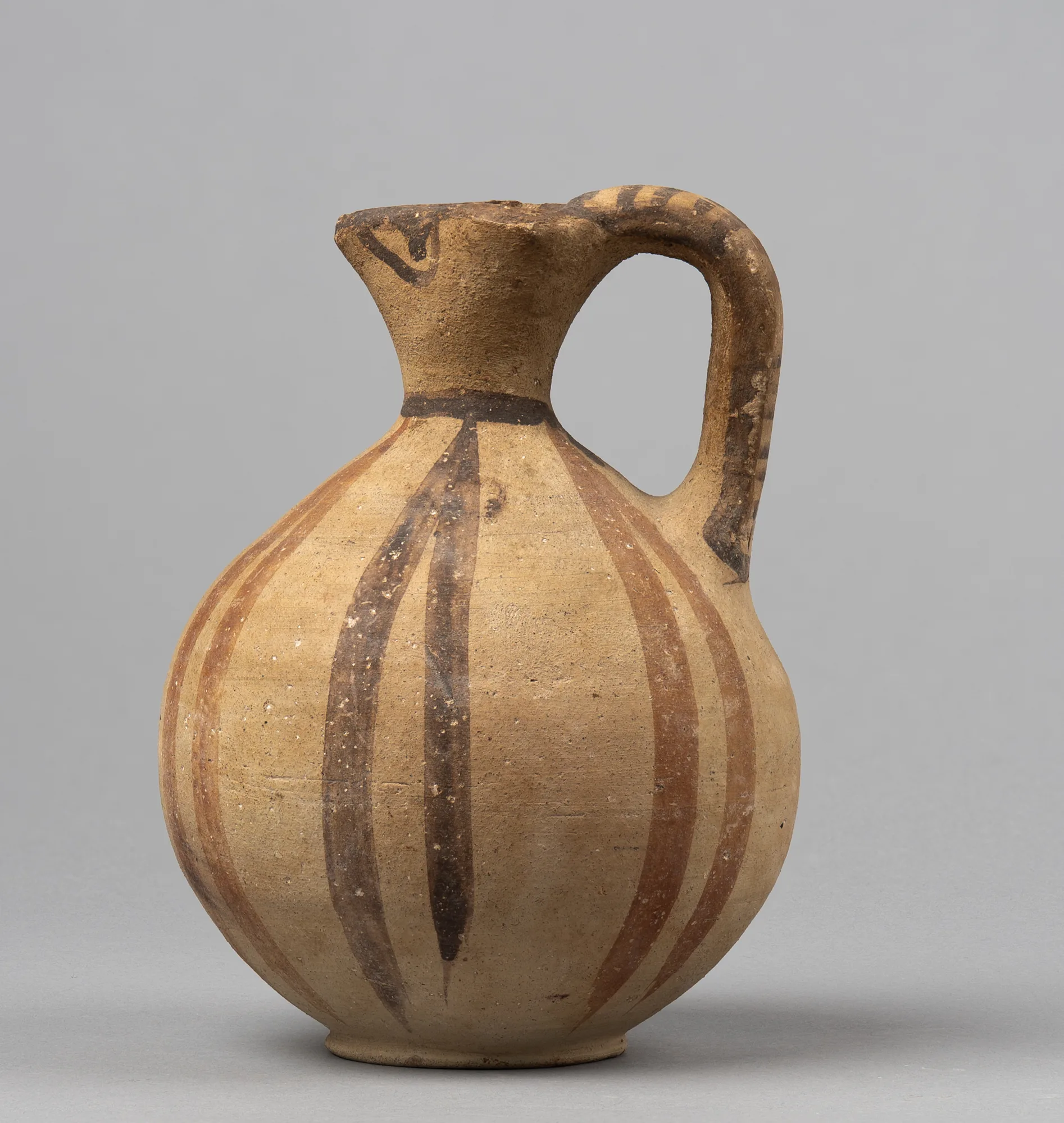Bichrome V Jug with Painted Eyes and Leaf Strokes, Archaic II Cypriot