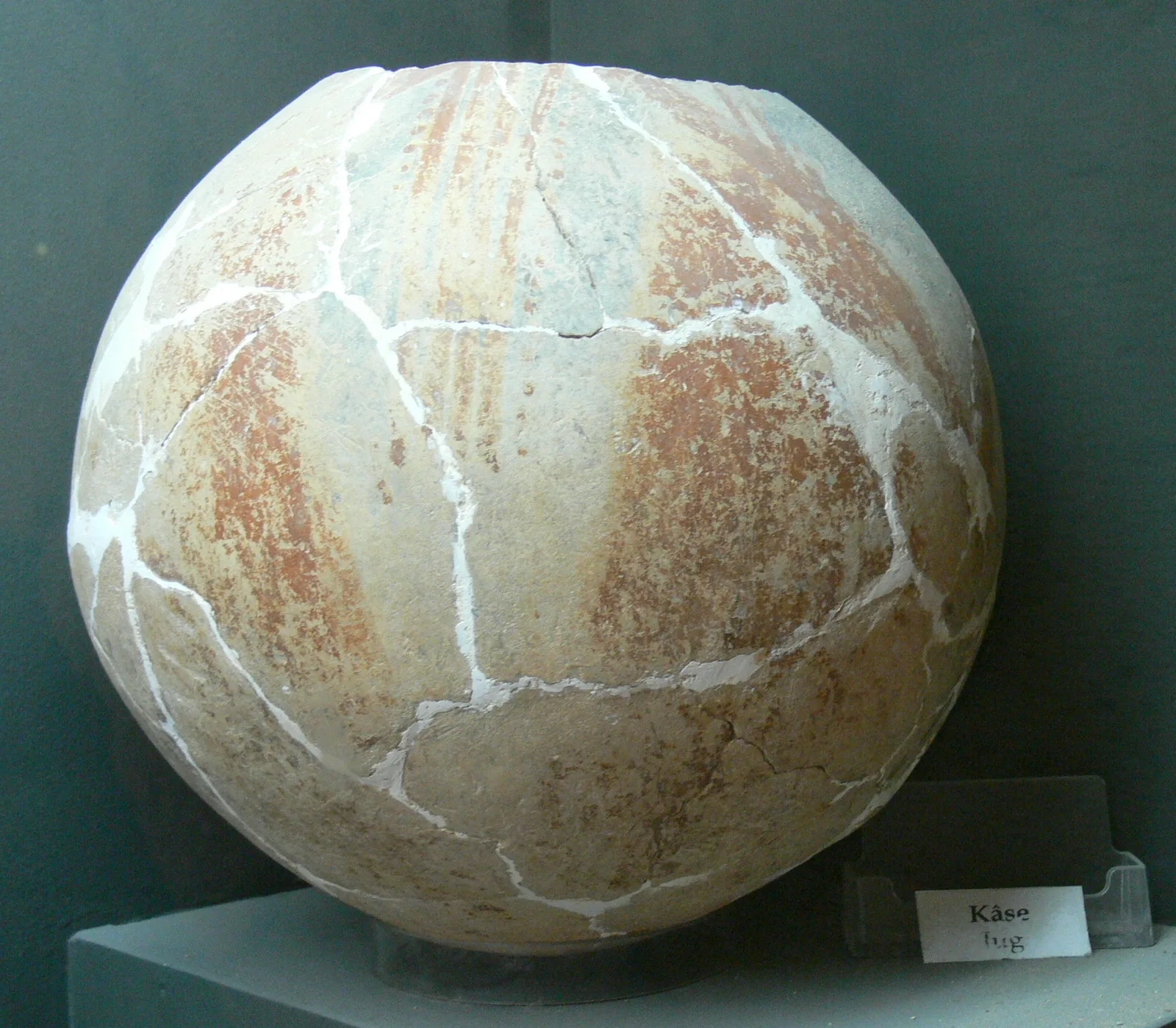 Neolithic jug with red-painted decoration from Ayios Epiktitos-Vrysi, archaeological museum in Kyrenia Castle. Photo: Wolfgang Sauber, CC BY-SA 3.0, via Wikimedia Commons