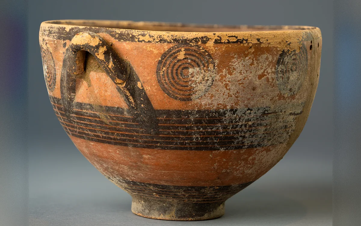 Black-on-Red Deep Bowl with Concentric Circles below the Rim